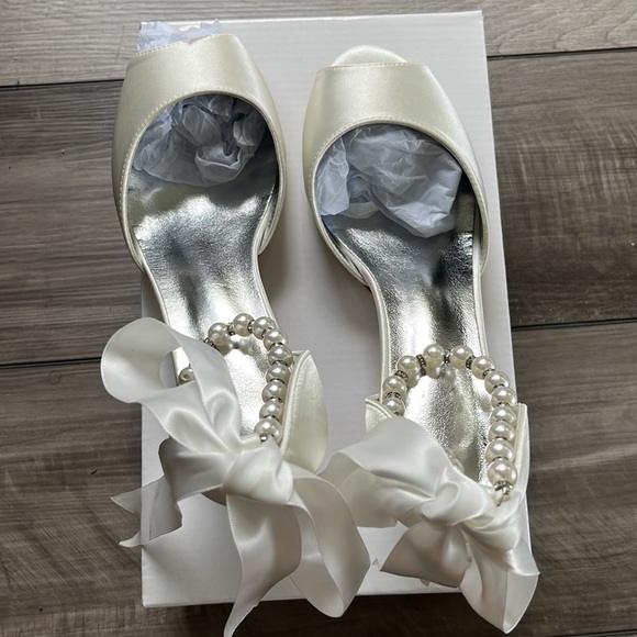 Bridal shoes. Size 8 - Picture 4 of 6